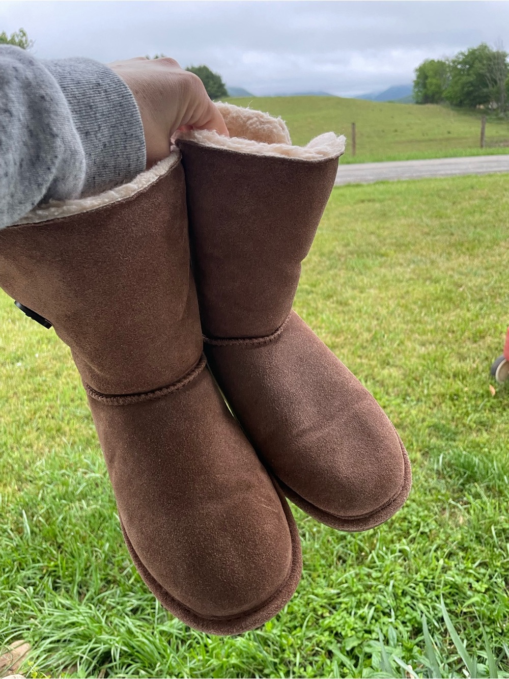 BearPaw Classic Cozy Shearling-Lined Brown Boots size 10 New